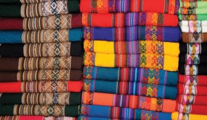 秘鲁纺织品色彩缤纷 秘鲁纺织业近来吸引了中国投资者的兴趣
