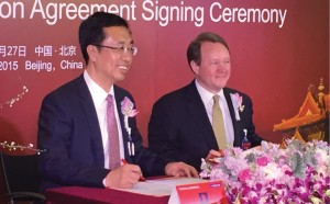 Peng Xuefeng (left) and Joseph Andrew at the agreement signing ceremony 