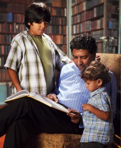 Indian_family_reading