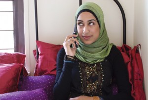 Muslim_lady_with_phone