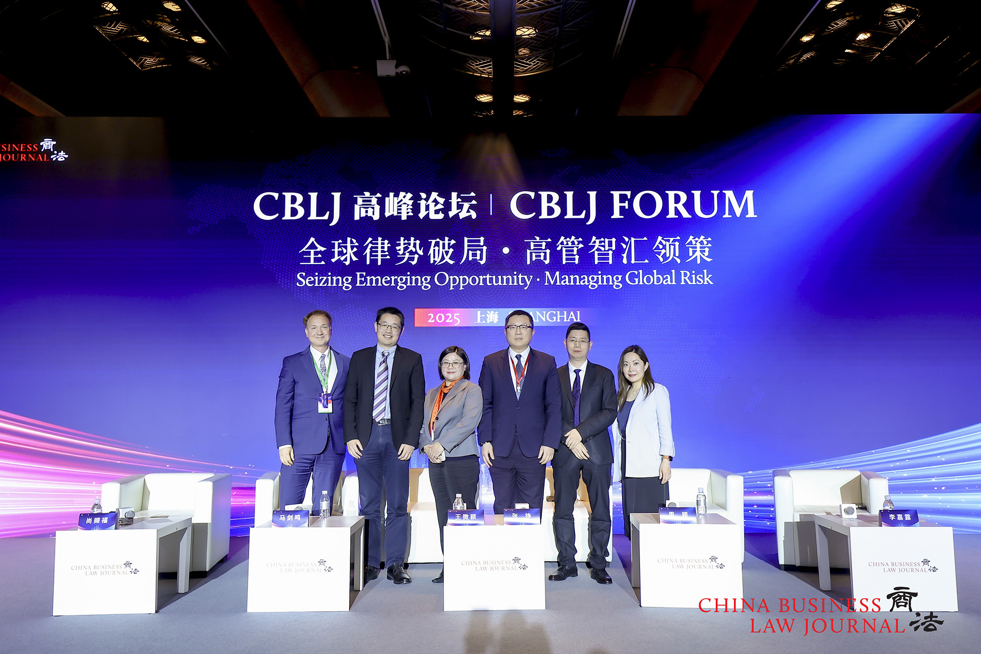 从左至右:尚撷福、马剑鸣、王微颖、张铮、周颖、李嘉露